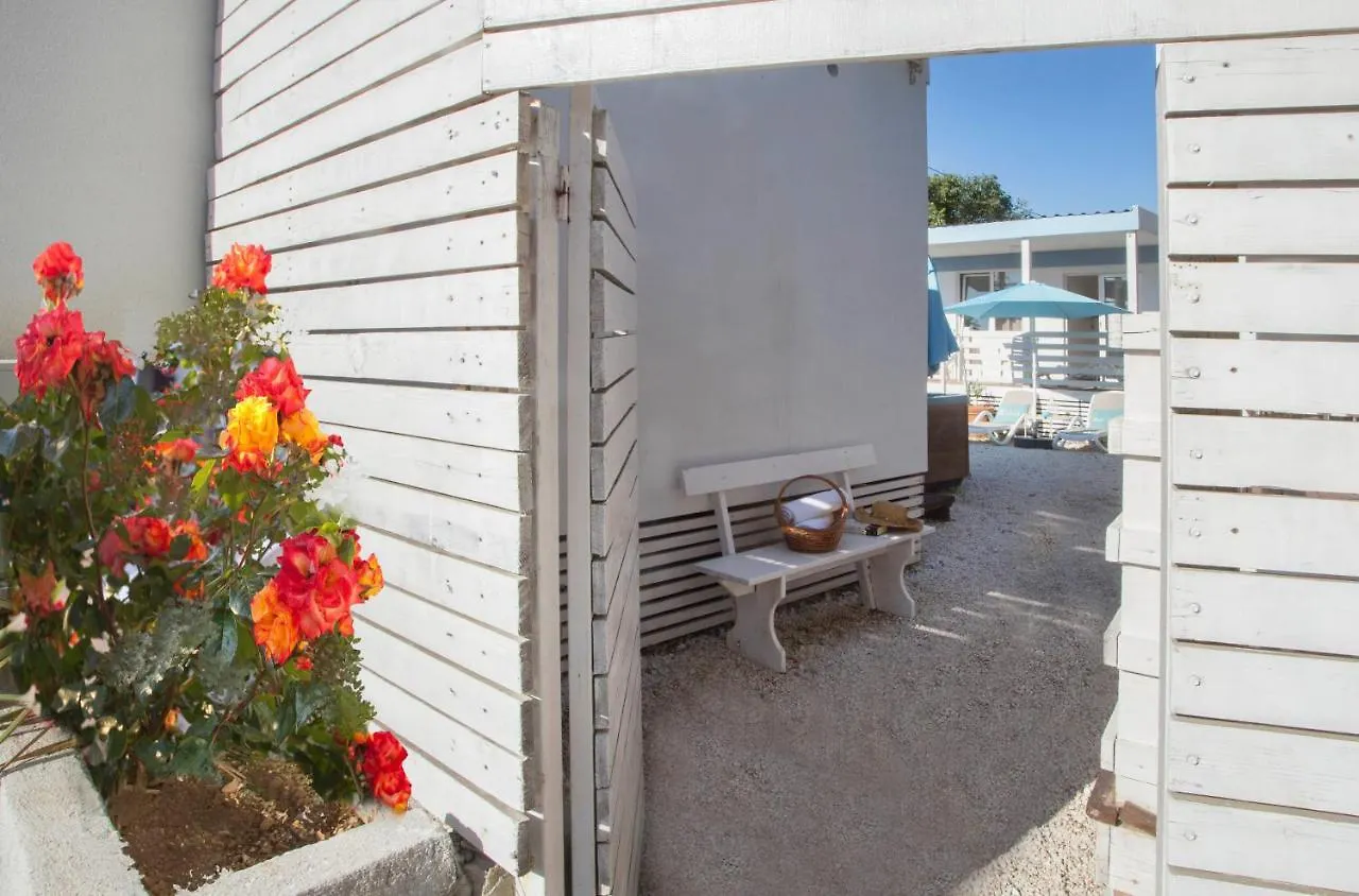 Chalet Beachfront Mobile Homes Village Trogir